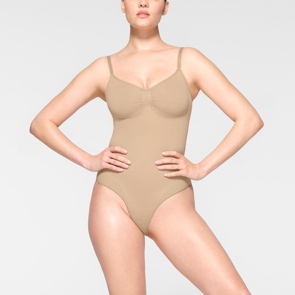 (B10) NEW SKIMS Shapewear seamless sculpt brief Bodysuit Size S/M NWOT